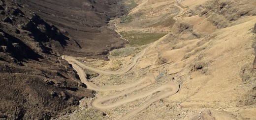 sani-pass-winding-road
